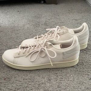 Adidas Men's Cream Sneakers